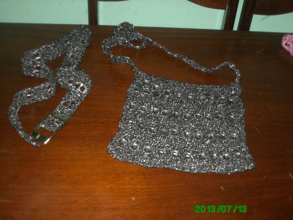 Conjunto de bolsa e cinto de lacre